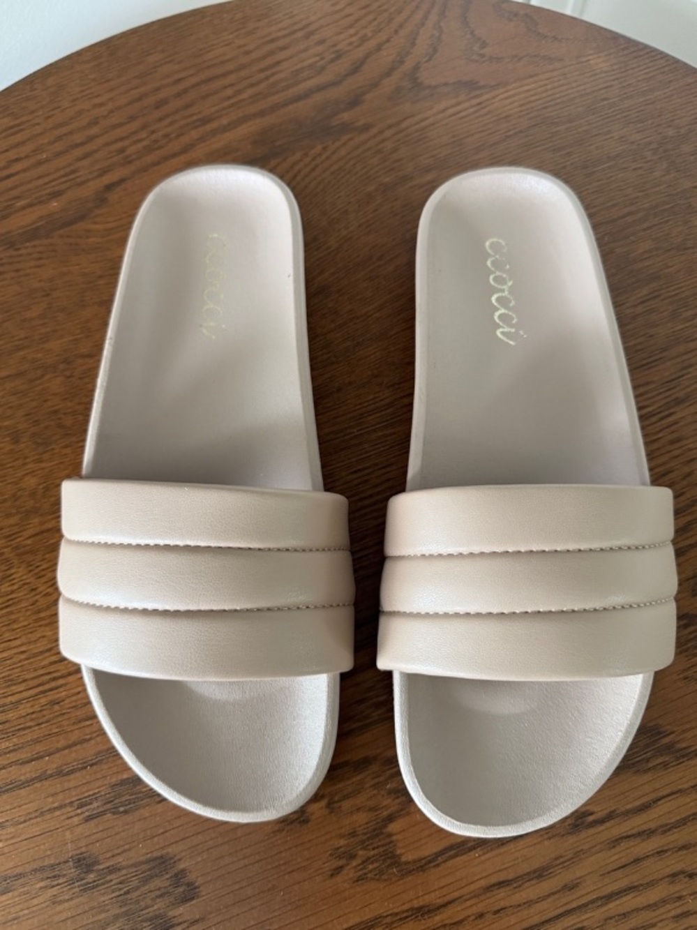 Ccocci Women’s Cream Slide Sandals size 8 NWT